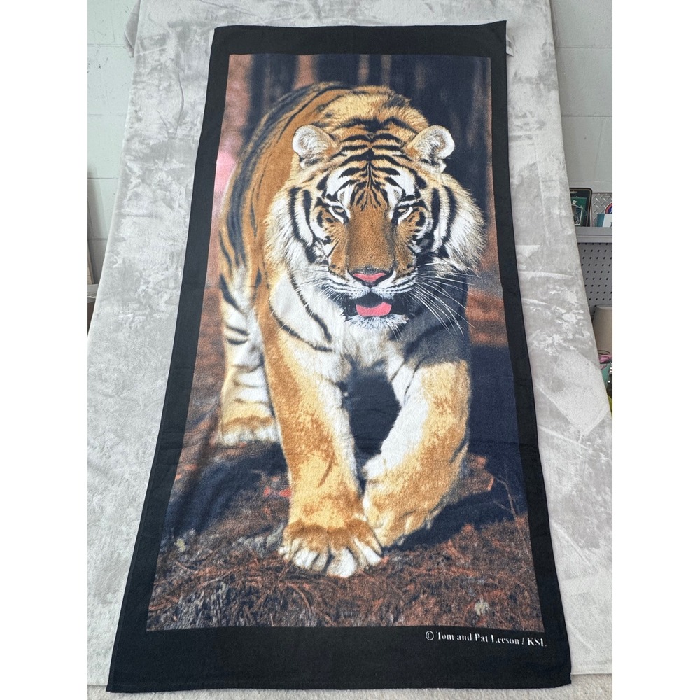 Disney Theme Parks Tiger Beach Towel Tom Pat Leeson NWT  64x34